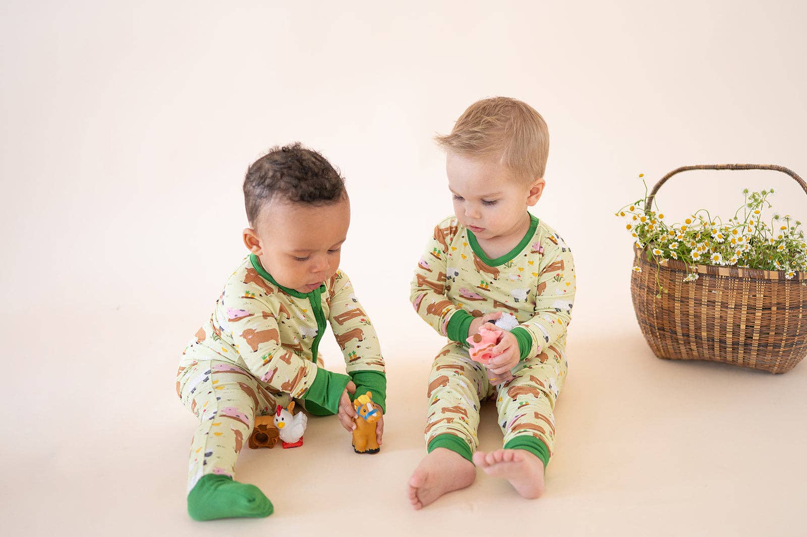 Little Moo Farm (Convertible Zip Footies)