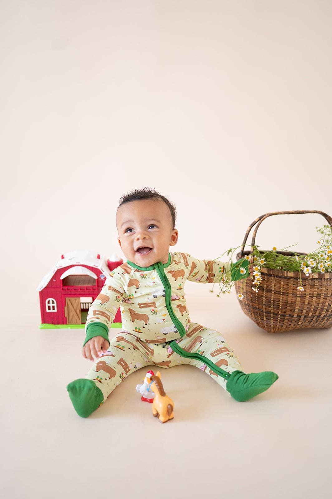 Little Moo Farm (Convertible Zip Footies)